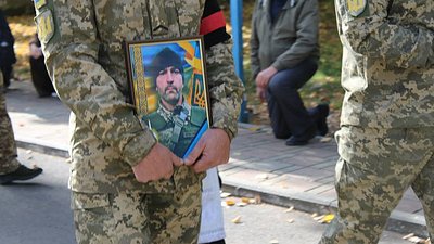 На Закарпатті попрощалися із 51-річним Юрієм Концом, який загинув на Донеччині.

