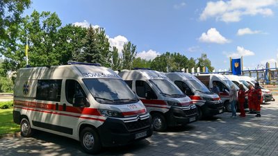 Для громади Миколаївщини закупили шість машин екстреної медичної допомоги Для громади Миколаївщини закупили шість машин екстреної медичної допомоги