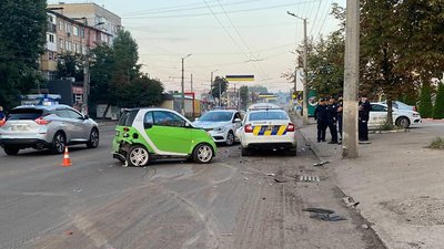 У Кропивницькому машина поліцейських потрапила в аварію