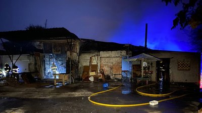 Під час пожежі в гаражі у Дніпрі чоловік отримав опіки Під час пожежі в гаражі у Дніпрі чоловік отримав опіки