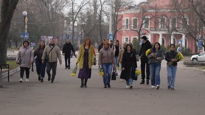 Хода пам'яті. У День добровольця в Кропивницькому вшанували загиблих і вбитих у війні з Росією Хода пам'яті. У День добровольця в Кропивницькому вшанували загиблих і вбитих у війні з Росією