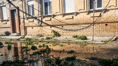 дроти над дорогою на вулиці Гоголя. Кропивницький, 27 травня 2026 року