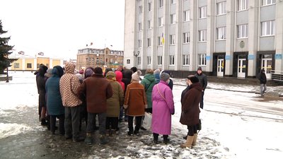 На Житомирщині двірники вийшли на акцію протесту На Житомирщині двірники вийшли на акцію протесту