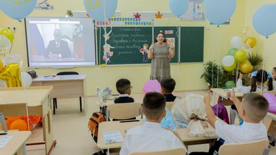 У школах Криму скорочують уроки англійської та змушують дітей плести сітки для армії РФ