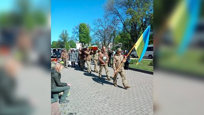 У Чернігові попрощалися з бійцем Станіславом Старженецьким