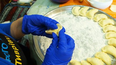 “Все це для наших хлопців”: як на Вінниччині господині готують смаколики для захисників “Все це для наших хлопців”: як на Вінниччині господині готують смаколики для захисників