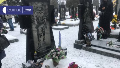 У Сумах вшанували пам`ять добровольця Андрія Реути У Сумах вшанували пам`ять добровольця Андрія Реути