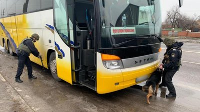 Під Харковом шукали вибухівку в автобусі, який віз прихильників ОПЗЖ
