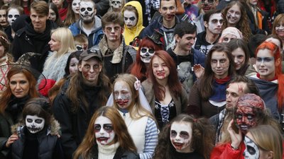 Ліхтар Джека, маскарад та фестиваль вампірів. Як світ відзначає День усіх святих Ліхтар Джека, маскарад та фестиваль вампірів. Як світ відзначає День усіх святих