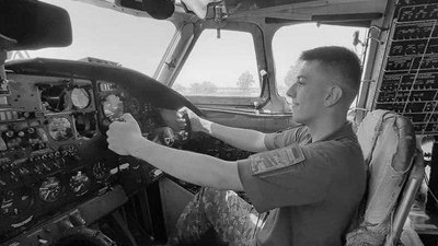 На Хмельниччині попрощаються із загиблим в авіатрощі на Харківщині курсантом