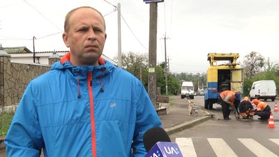 У Житомирі на проїжджій частині автодоріг встановлюють "лежачих поліцейських" У Житомирі на проїжджій частині автодоріг встановлюють "лежачих поліцейських"