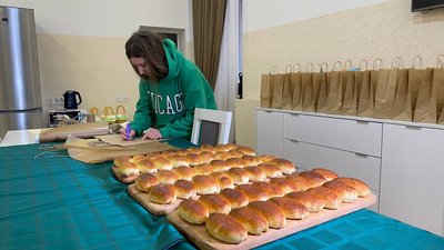 400 видів хлібобулочних виробів на добу. Викладачі Одеси готують для українських військових 400 видів хлібобулочних виробів на добу. Викладачі Одеси готують для українських військових