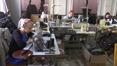 "Не волонтерити — неможливо". Хто такі коломийські "бджовеліни" і як вони допомагають Україні "Не волонтерити — неможливо". Хто такі коломийські "бджовеліни" і як вони допомагають Україні