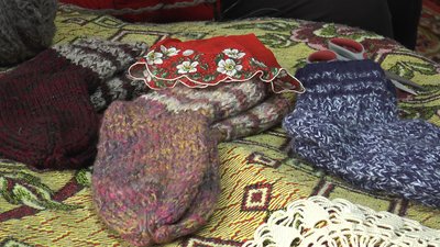 "Хай носять і здорові будуть". 73-річна пенсіонерка з Франківщини в’яже шкарпетки для ЗСУ "Хай носять і здорові будуть". 73-річна пенсіонерка з Франківщини в’яже шкарпетки для ЗСУ
