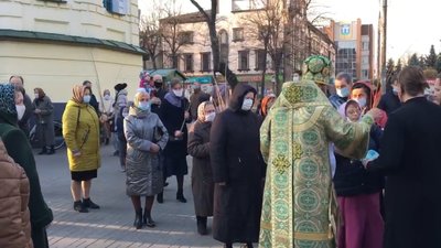 Трьох священників оштрафували через скупчення вірян у храмах у Вербну неділю