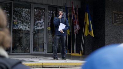 Суспільне Черкаси / Ілля Малоног, акція "Гроші на ЗСУ" під міськрадою в Черкасах, 18 листопада 2023 рік Суспільне Черкаси / Ілля Малоног, акція "Гроші на ЗСУ" під міськрадою в Черкасах, 18 листопада 2023 рік
