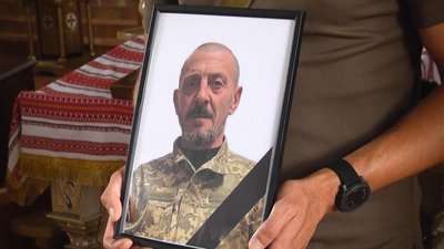 У Хмельницькому попрощалися із загиблими захисниками Василем Слободою та Олегом Нагорним У Хмельницькому попрощалися із загиблими захисниками Василем Слободою та Олегом Нагорним