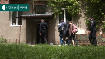 Дворічну дівчинку, яку знайшли на вулиці у Харкові саму, відвезли до лікарні Дворічну дівчинку, яку знайшли на вулиці у Харкові саму, відвезли до лікарні