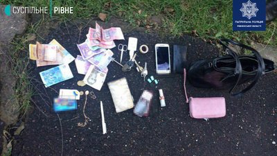 У Рівному копи наздогнали грабіжника, який напав на двох жінок У Рівному копи наздогнали грабіжника, який напав на двох жінок