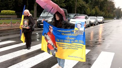У Вінниці хвилиною мовчання вшанували пам'ять полеглих захисників та захисниць