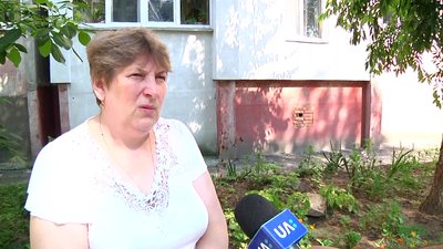 У Житомирі чоловік лопатою побив вікна багатоповерхівки на Польському бульварі У Житомирі чоловік лопатою побив вікна багатоповерхівки на Польському бульварі