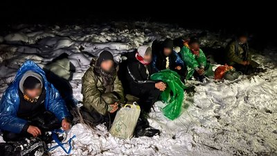 Прикордонники Житомирщини затримали мігрантів, яких до кордону з Україною привезли білоруські прикордонники Прикордонники Житомирщини затримали мігрантів, яких до кордону з Україною привезли білоруські прикордонники