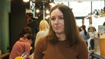 В Івано-Франківську організували курси з перукарського мистецтва для переселенців В Івано-Франківську організували курси з перукарського мистецтва для переселенців