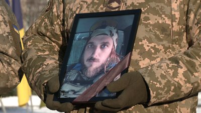 "Не знаю як ми будемо без нього": у Рівному попрощалися із військовим та поетом Максимом Кривцовим "Не знаю як ми будемо без нього": у Рівному попрощалися із військовим та поетом Максимом Кривцовим