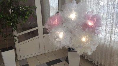 Два роки тому Оксана за шаблонами виготовила свої перші квіти Два роки тому Оксана за шаблонами виготовила свої перші квіти