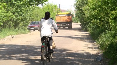 Не довозять до полігону: в Житомирі вздовж дороги утворилися стихійні сміттєзвалища Не довозять до полігону: в Житомирі вздовж дороги утворилися стихійні сміттєзвалища