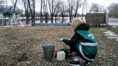 Річка Мена на Чернігівщині "запінилась": з чим це пов'язано та чи небезпечно — з'ясовувала екоінспекція Річка Мена на Чернігівщині "запінилась": з чим це пов'язано та чи небезпечно — з'ясовувала екоінспекція