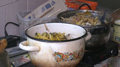 В Івано-Франківську майстриня виготовляє окопні свічки для бійців В Івано-Франківську майстриня виготовляє окопні свічки для бійців
