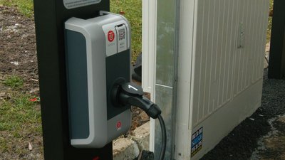 У Івано-Франківську відкрили нову станцію для зарядки електроавтомобілів