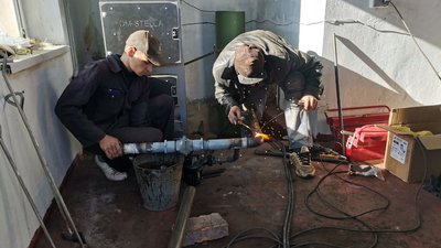 "Економія буде десь у три рази": у громаді на Полтавщині переходять на опалення дровами