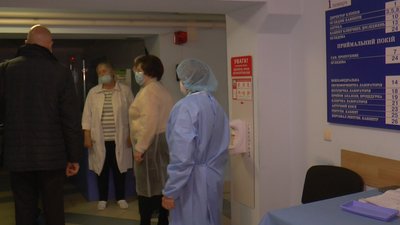 У Франківську від ускладнень через COVID-19 лікують медики університетської клініки