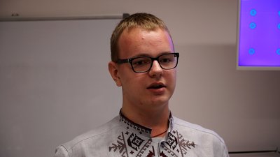 Декламував гімн сімома мовами та одночасно рахував: 13-річний чернігівець встановив рекорд України Декламував гімн сімома мовами та одночасно рахував: 13-річний чернігівець встановив рекорд України