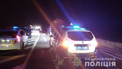 Троє загиблих: під Одесою зіштовхнулась вантажівка та легковий автомобіль