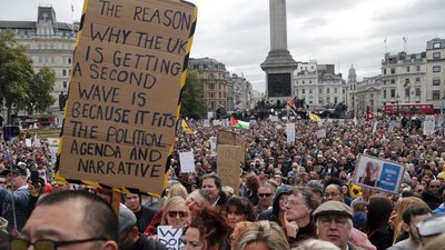 У Лондоні під час протестів проти карантину сталися сутички з поліцією У Лондоні під час протестів проти карантину сталися сутички з поліцією