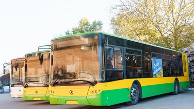 "Підставили плече": Вінниця передала 3 автобуси у Дніпро, де росіяни знищили міський автопарк "Підставили плече": Вінниця передала 3 автобуси у Дніпро, де росіяни знищили міський автопарк