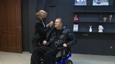 «По-новому на себе подивилася»: у Полтаві влаштували фотопроєкт для людей з інвалідністю «По-новому на себе подивилася»: у Полтаві влаштували фотопроєкт для людей з інвалідністю