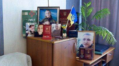Фотографії та нагороди загиблого бійця Олександра Харабари Фотографії та нагороди загиблого бійця Олександра Харабари
