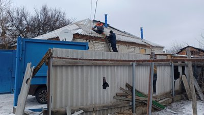 "Бах! І дитина на мене застрибнула": жителі Слов'янська розповіли про удар ФАБ-250 по місту "Бах! І дитина на мене застрибнула": жителі Слов'янська розповіли про удар ФАБ-250 по місту