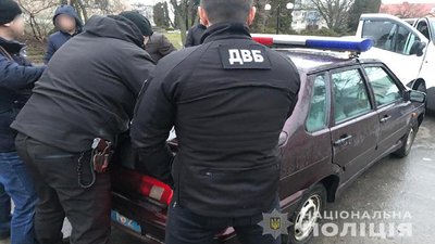 На Тернопільщині оперативники затримали поліцейського, який взяв хабар