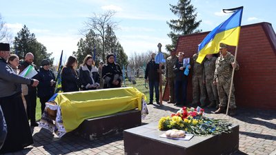 Був добровольцем: на Черкащині поховали військового Був добровольцем: на Черкащині поховали військового