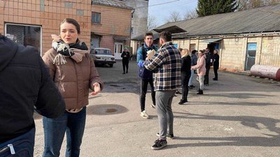 У Рівному врятували понад дві сотні тисяч книжок з Харкова