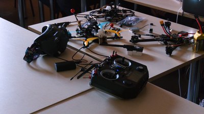 Як в Івано-Франківську проходять курси з конструювання та пілотування дронами