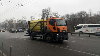 У Києві очікується мокрий сніг. Комунальники готуються розчищати дороги