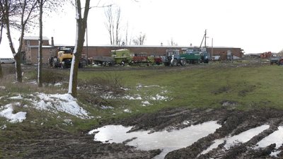 Через підтоплення на Волині аграрії не можуть вийти в поле Через підтоплення на Волині аграрії не можуть вийти в поле