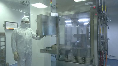 Робота підприємств в режимі економії світла: як працює фармацевтичний завод вночі Робота підприємств в режимі економії світла: як працює фармацевтичний завод вночі