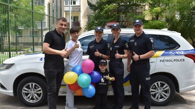 Патрульні привітали з днем народження чотирирічного тернополянина Патрульні привітали з днем народження чотирирічного тернополянина